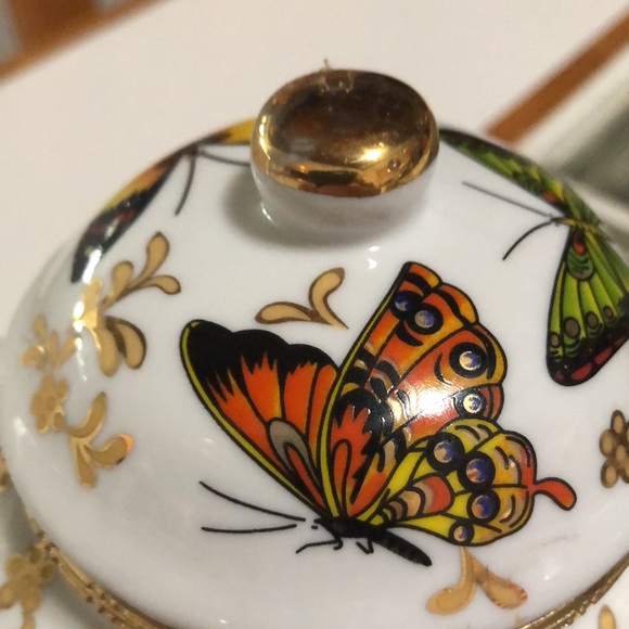 Beautiful “teapot”-really a “ catch all” for tea, bags, packets of sugar, etc. - Picture 2 of 7